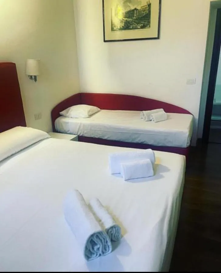 Hotel Laterani DFM Roma 2*,